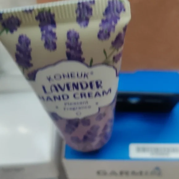 Garmin Vivofit Bands in Red and Blue with Accessories - Picture 7 of 12